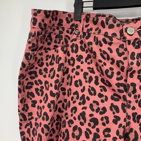 Torrid Shorts High Rise Midi Denim Pink Leopard Fray Stretch - Picture 8 of 15